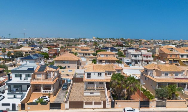 Reventa - Villa -
Torrevieja - Aguas Nuevas