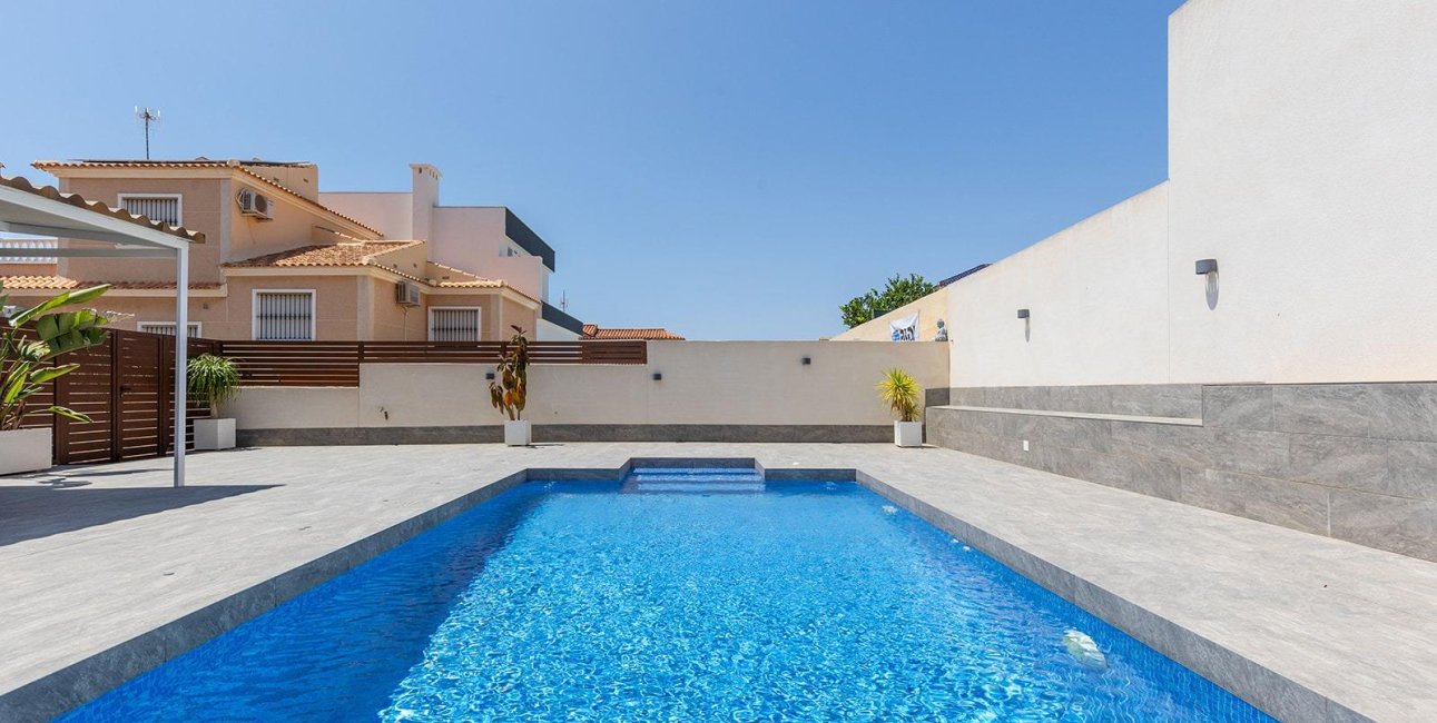 Reventa - Villa -
Torrevieja - Aguas Nuevas