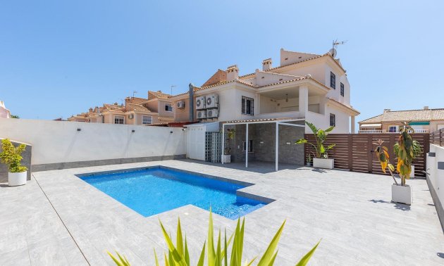 Reventa - Villa -
Torrevieja - Aguas Nuevas