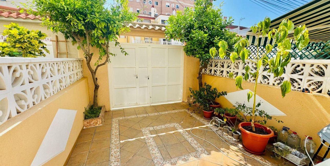 Resale - Bungalow -
Torrevieja - Calas blanca