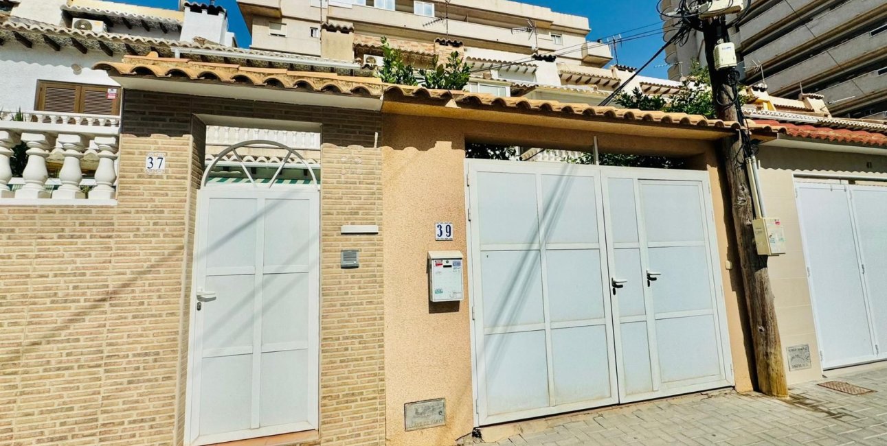 Resale - Bungalow -
Torrevieja - Calas blanca