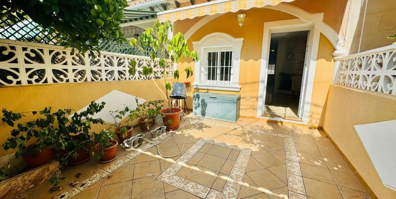 Resale - Bungalow -
Torrevieja - Calas blanca