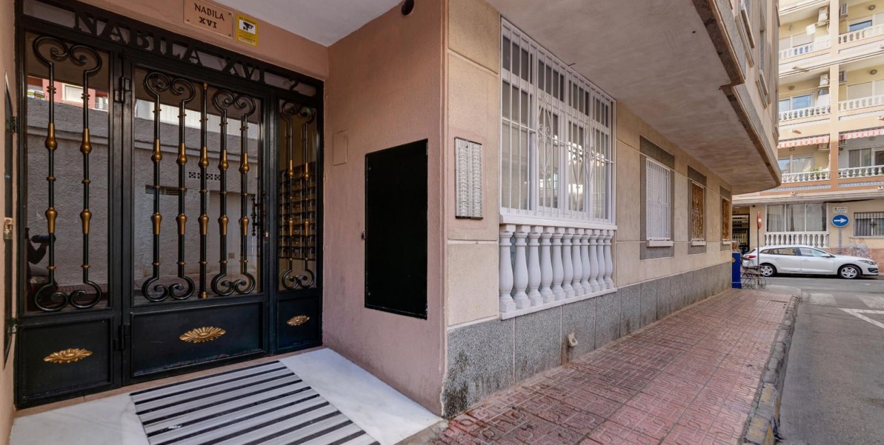 Resale - Apartment / flat -
Torrevieja - Centro