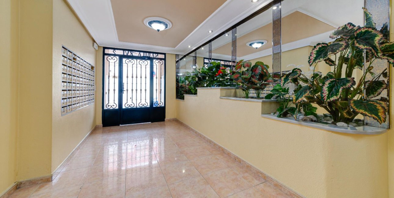 Resale - Apartment / flat -
Torrevieja - Centro
