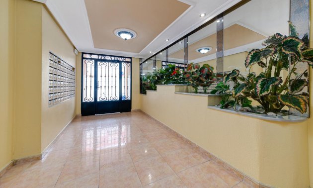 Resale - Apartment / flat -
Torrevieja - Centro