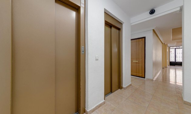 Resale - Apartment / flat -
Torrevieja - Centro