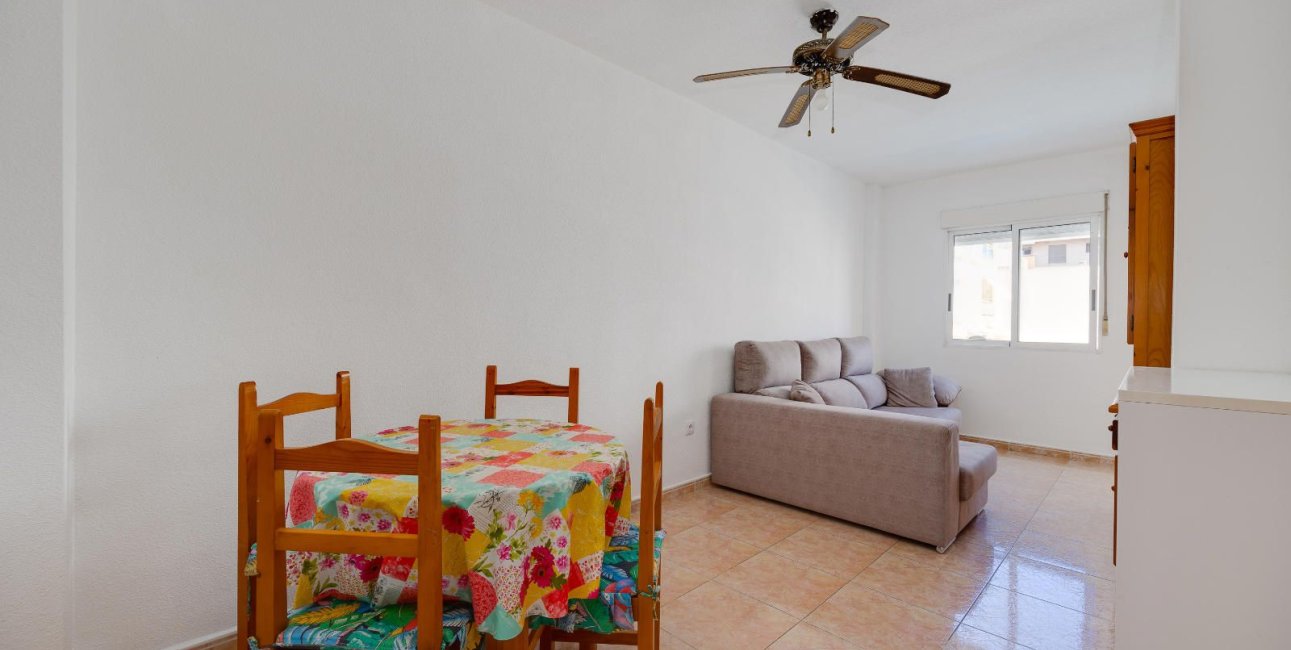 Resale - Apartment / flat -
Torrevieja - Centro