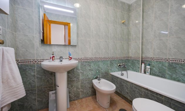 Resale - Apartment / flat -
Torrevieja - Centro