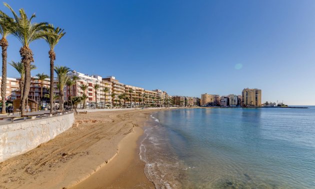 Resale - Apartment / flat -
Torrevieja - Centro