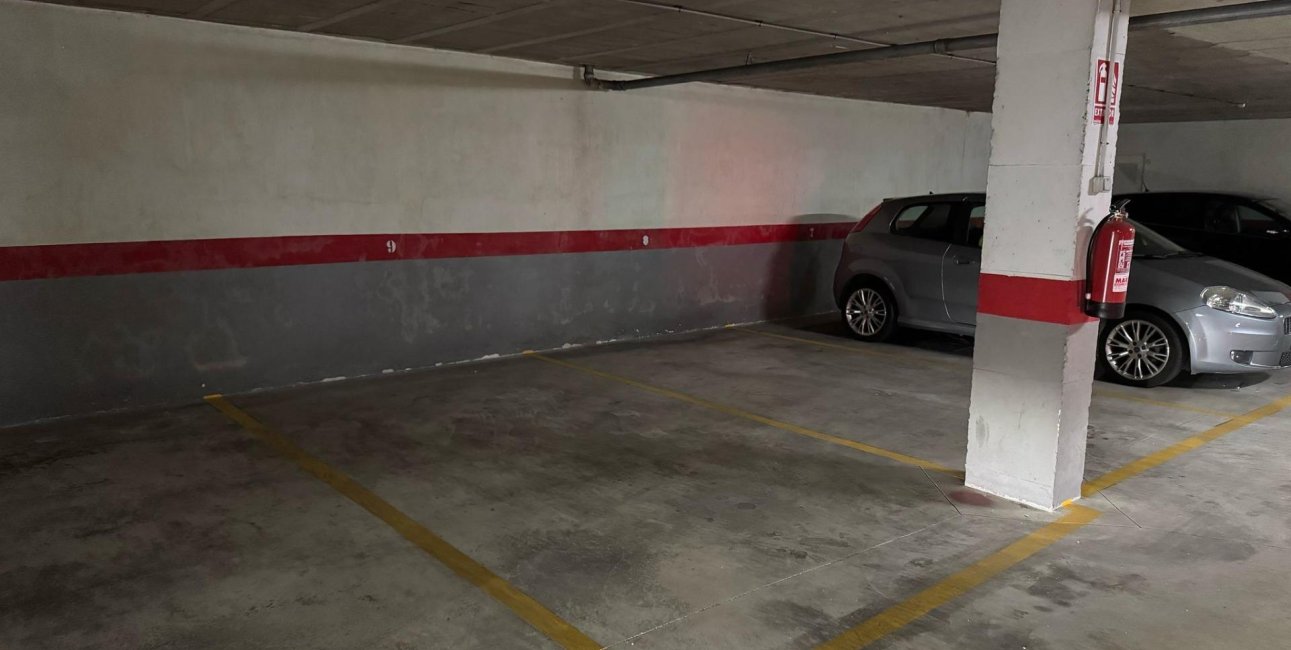 Reventa - Garaje -
Torrevieja - Centro