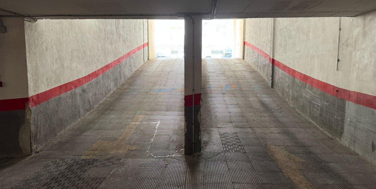 Reventa - Garaje -
Torrevieja - Centro