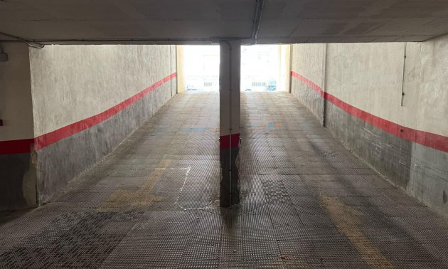 Reventa - Garaje -
Torrevieja - Centro