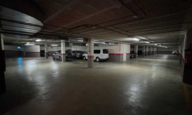 Reventa - Garaje -
Torrevieja - Centro