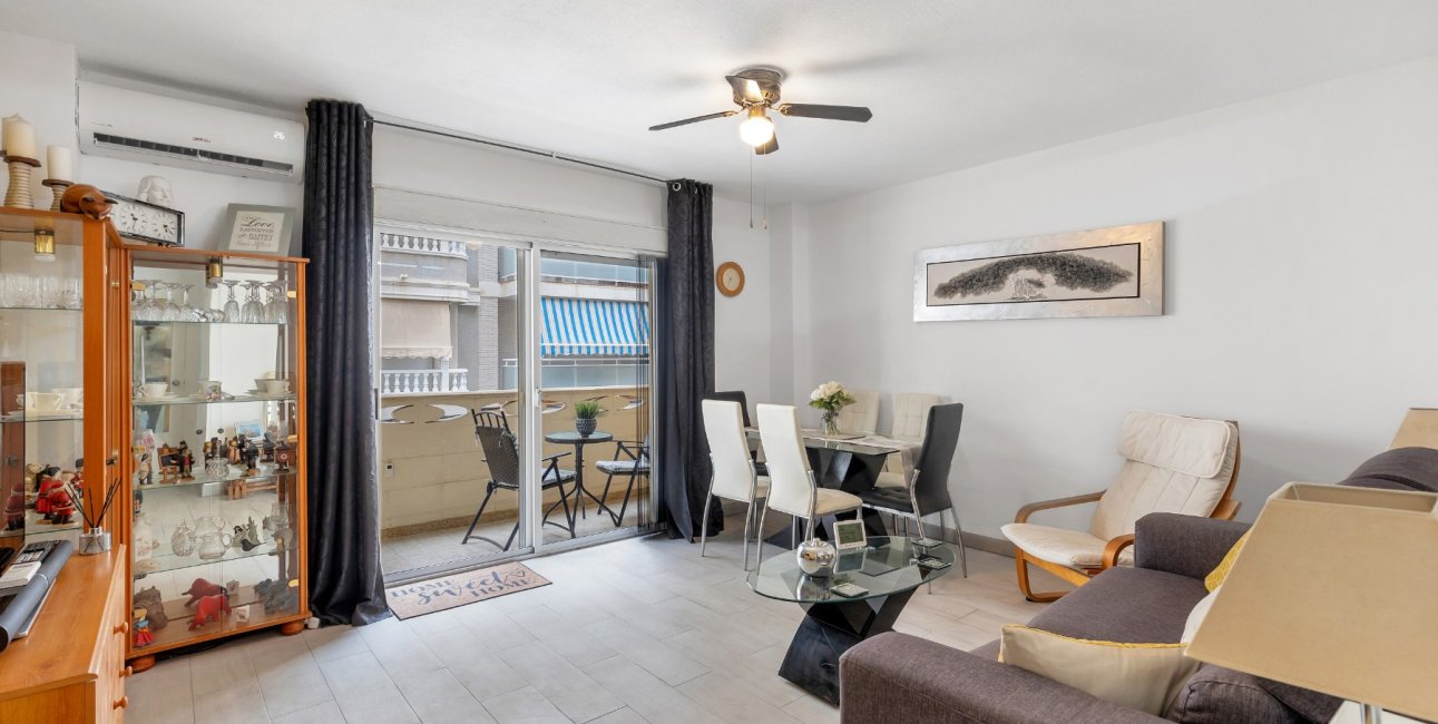 Resale - Apartment / flat -
Torrevieja - Playa del Cura