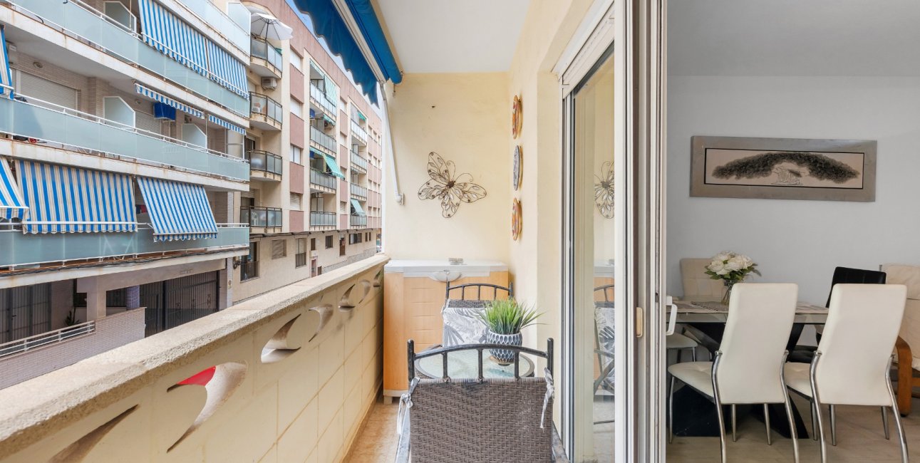 Resale - Apartment / flat -
Torrevieja - Playa del Cura