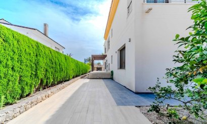 Resale - Villa -
Orihuela Costa - Cabo Roig