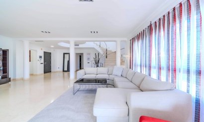 Resale - Villa -
Orihuela Costa - Cabo Roig